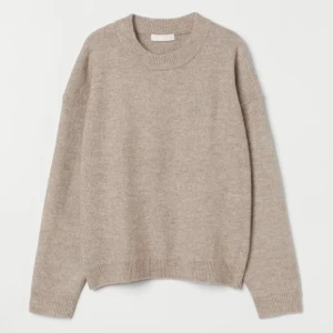 Stickad tröja  - Super mysig stickad tröja i storlek S🤎🤎🤎