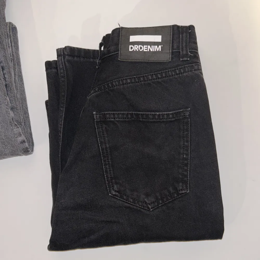 Jeans i modellen Echo från dr demin, inga synliga defekter med undantaget att de inte är svart svarta längre, se bild. Pris går att diskutera💞 Nypris: 699kr. Jeans & Byxor.
