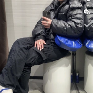 Jacka  - En glansig vinter jacka från weekday. Inga defekter och användes och köptes förra vintern.