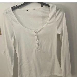 Söt tröja - Säljer denna oanvända tröjan