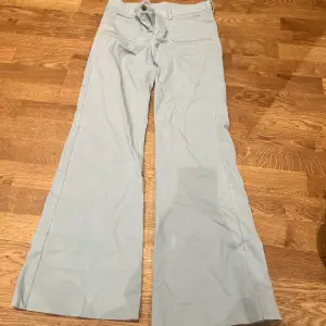 Jeansliknande byxor 