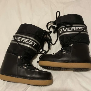 Vinter skor  - Moonboots från Everest. Bra skick men använda