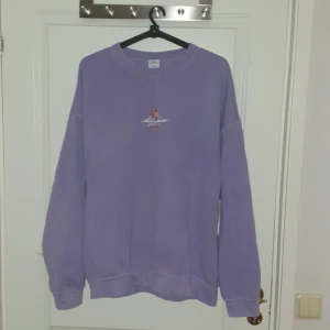 Urban Outfitters tröja  - Köpt för några år sen - knappt använd