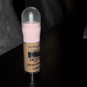 4 in 1 glow - Köpte den samma dag som jag lägger upp den! Nästa bild är som ett bevis då jag tog av den grejen som bara samlad produkt!