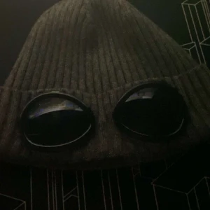 Cp company mössa - Cp company mössa vill bytta mot den svarta 