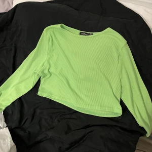 Neontröja - Grön tröja från boohoo. Jättestretchig och skön! Aldrig använt❤️