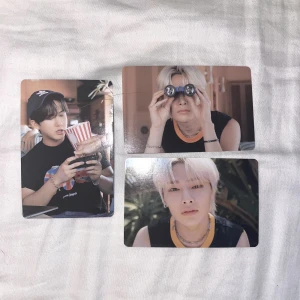 stray kids lomo cards - säljer dessa 3 stray kids lomo cards, 25kr + frakt. säljer ej styckvis 🤍 