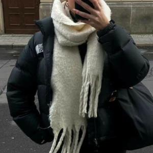 North face puffer jacket - Köp direkt för 700!! Kom privat för fler bilder. 