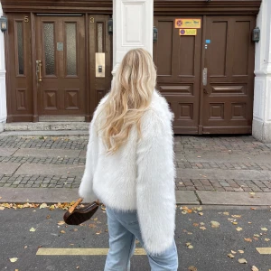 Fluffjacka - Faux fur jacket från Gina Tricot. Använd en gång ☁️🤍