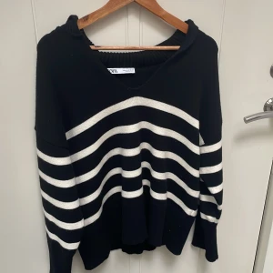 Randig tröja  - Aldrig använd. Har ett mycket mjukt mjuk och behagligt material. Skriv för fler frågor (: