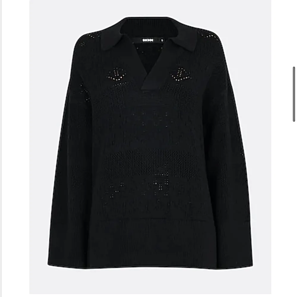 Svart stickad tröja från BikBok i storlek S - Ordinare pris 499 kronor - Anvämd 1 gång - Köparen står för frakten - Inga returer - Betalning via köp direkt . Stickat.
