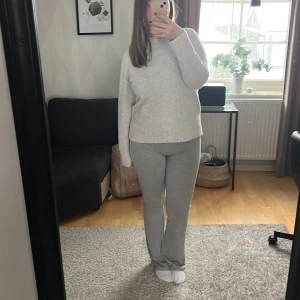 Stickad tröja - Super mysig stickad tröja! Nästan aldrig använd 
