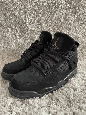 Jordan 4 black cats  - Jordan 4 black cat, helt nya för bra kopior ser helt äkta ut Adda insta för köp.