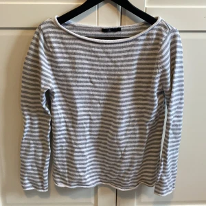 Stickad tröja - Stickad tröja från Åhléns. Fint skick