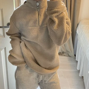 Teddy sweatshirt  - Storlek s men herrstorlek så skulle säga att den passar xs-m 🥰
