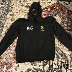 Vindjacka  - En vindjacka knappt använd kostar 999 i butik. 