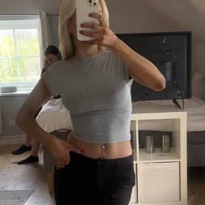 Rygglös t shirt - Använd fåtal gånger, passar till allt! 60kr 