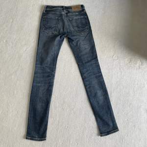 Säljer nu dessa feta Jack & Jones jeans i galet snygg tvätt i modellen Liam. Storlek 28/32. Väldigt bra skick