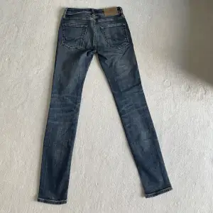 Säljer nu dessa feta Jack & Jones jeans i galet snygg tvätt i modellen Liam. Storlek 28/32. Väldigt bra skick