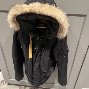 Parajumpers right hand - Fint men använt skick! Mörkblå Storlek M Nypris 9999kr