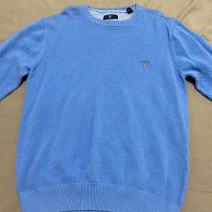 Gant - Hej jag säljer min gant hoodie efter som jag inte använder mer är i bra skick och är storlek S