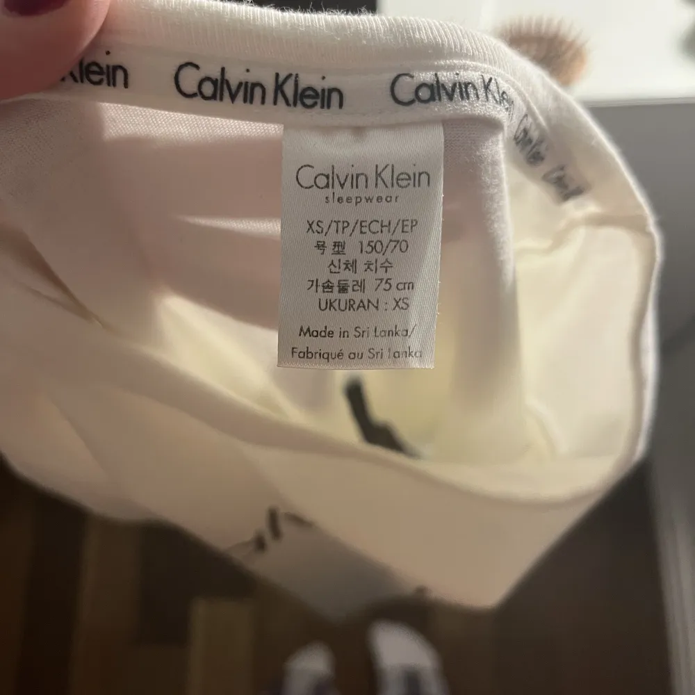 Stilren Calvin Klein T-shirt. Köptes för flera år sedan men är i väldigt bra skick. Kan användas till vardags även om den är från sleepwear. . T-shirts.