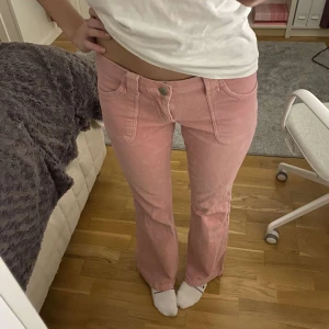 rosa byxor - sååå snygga rosa manchester byxor med låg midja som inte kommer till användning, defekt på tredje bilden