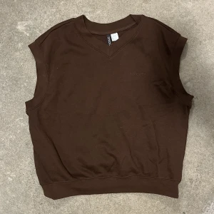 Des Sports Divided H&M tröja  - Des Sports Divided H&M tröja storlek S