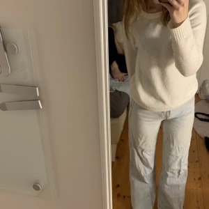 Jeans zara - Ljusblå jeans från Zara. 