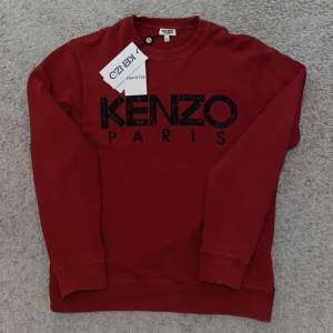 Kenzo Paris sweatshirt i storlek XS, men kan passa S. Använd några gånger, skick 8/10.
