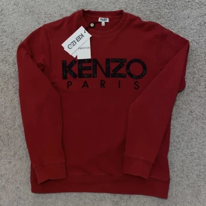 Kenzo tröja - Kenzo Paris sweatshirt i storlek XS, men kan passa S. Använd några gånger, skick 8/10.