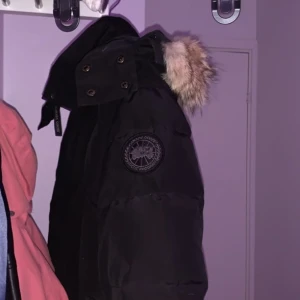 Canada goose black lable - En knapp är borta annars inget fel på jackan,5500kr  Pris kan diskuteras 