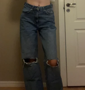 Jeans Lager157  - Mörkblå jeans från lager157 i storlek s! Modellen boulevard som inte verkar finnas att köpa längre. Använda men i väldigt bra skick.