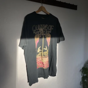 Grapic tshirt - Älskar materialet på denna tröjan.