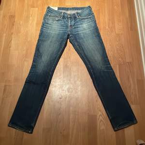 Tja säljer ett par av abercombie & fitch jeans i 9/10 skick! Riktigt grisch och feta! Tveka inte vid frågor! Mvh Hugo.