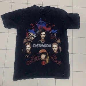 Tokio hotell merch storlek S - Använd några gånger men väldigt bra skick, storlek S. Du betalar frakt, kan även mötas upp i Malmö.