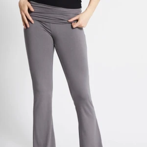 Folded flare pants - Säljer helt nya byxor från lager 157 då jag ångrar att jag köpte de. Köpta för 200kr 