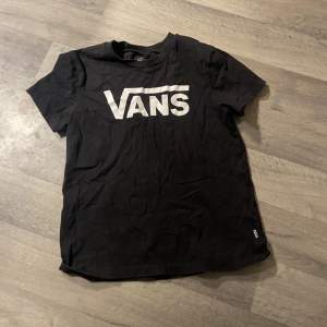 Snygg vans T-shirt som inte används längre! Storlek M men passar S också🥰