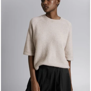 trendig tröja - använd fåtal gånger, nypris 690kr