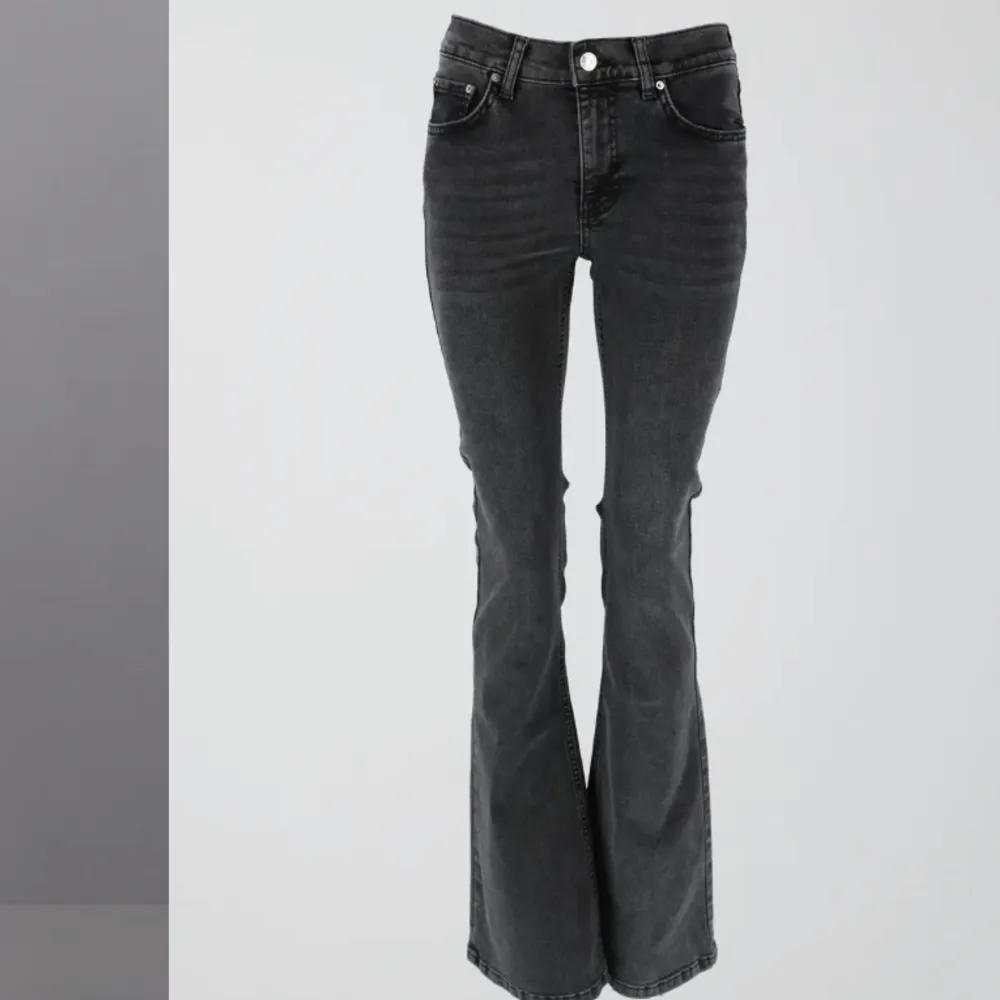 Säljer mina low waist bootcut jeans från gina i storlek 32💕  200kr + frakt. Jeans & Byxor.