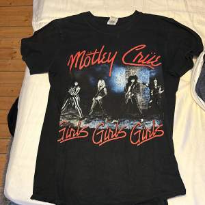 Mötley crue T-shirt, använd väl men ändå i bra skick