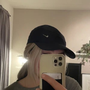 Keps - Mörkblå keps från nike, spänne i bak