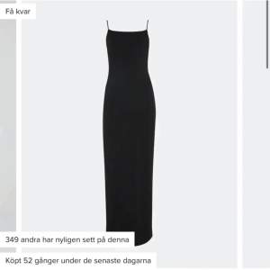 Superfin svart långklänning som är köpt på BikBok i början av sommaren!💗 Den säljs inte längre och kosta runt 300kr😊 Kom privat om ni är intresserade eller vill ha fler bilder💓 Endast testad, som ny! (1 och 2 bilden är lånade)