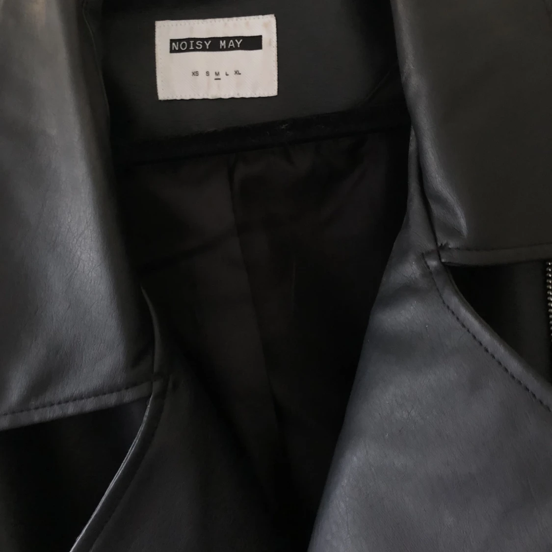 Over-sized skinnjacka i stl M  - 90