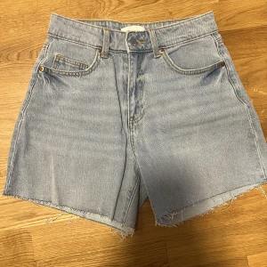 Jeansshorts - Jeansshorts från H&M stl S