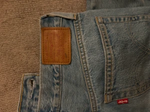 Levis jeans - Säljer mina jeans från Levi’s - 32x32 Köpta för ca 3år sedan - lite slitna