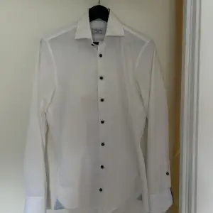 Säljer snygg stenströms skjorta som inte passar längre men jätte bra skick och snygg