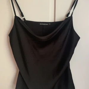 Linne - Svart linne ifrån missãy 