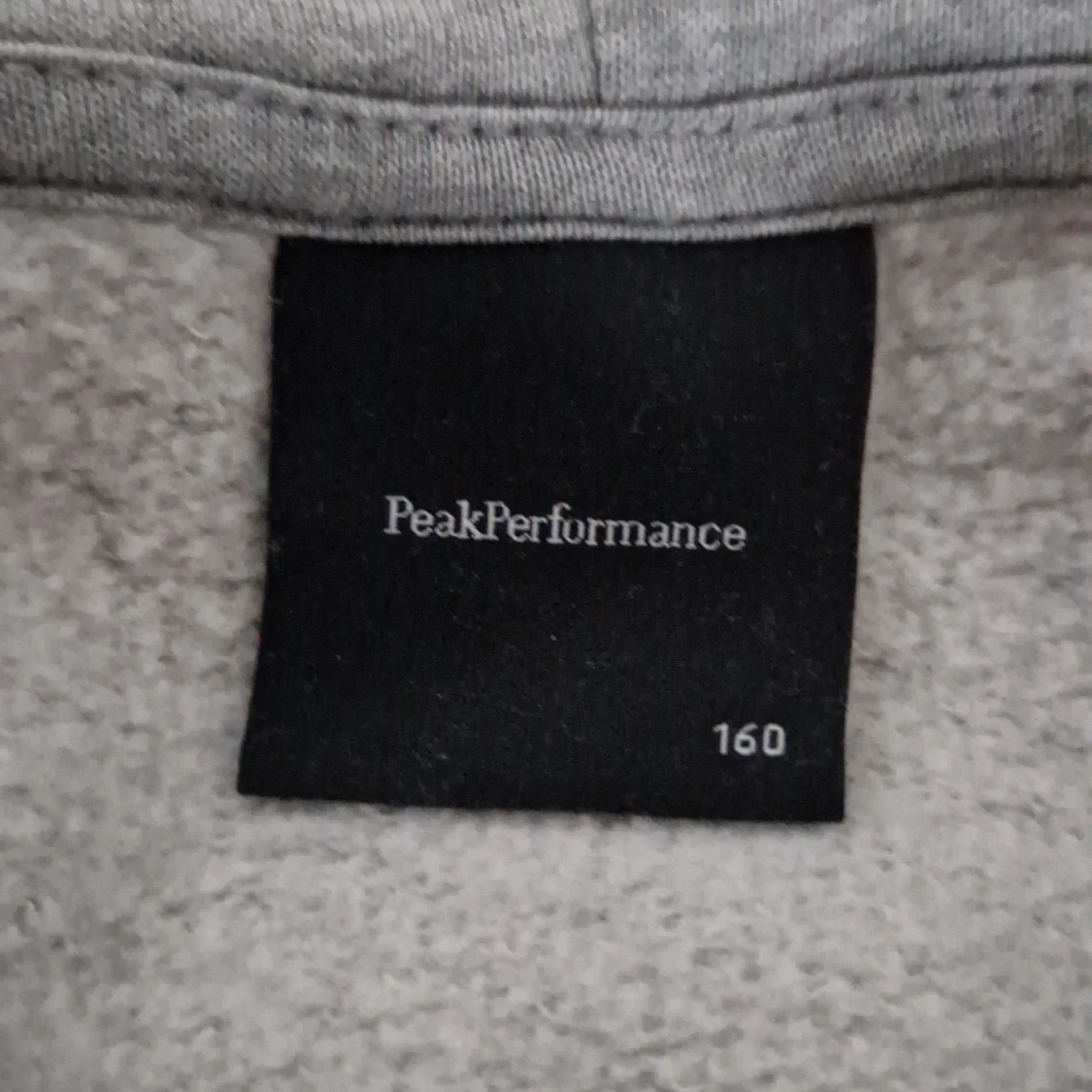 Peak performans ljusgrå tjocktröja - 90