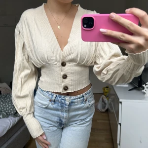 kofta - säljer denna kofta från nakd i strl M.